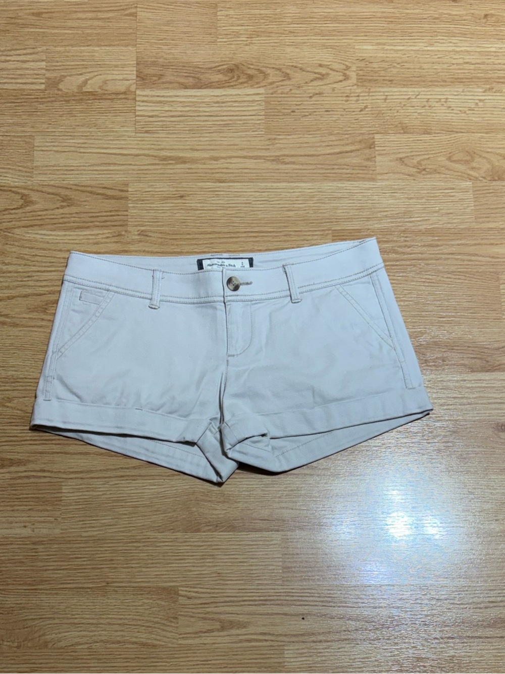 Abercrombie & Fitch Cream Low-Rise Cuffed Shorts